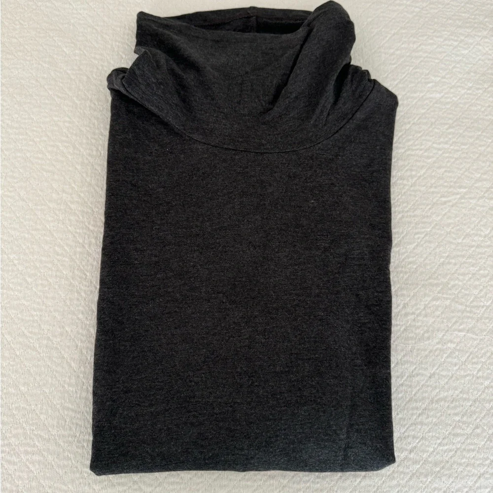 CABI short sleeve A-line grey turtleneck top size L - Picture 2 of 8